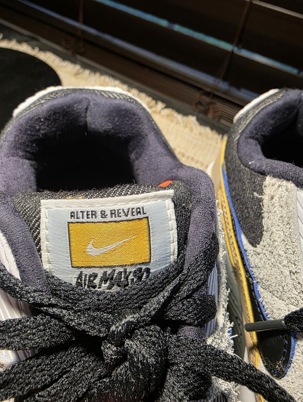 Nike Air Max Low-Top Sneaker in Black, Gray & Tan Size 8 - Picture 3 of 8